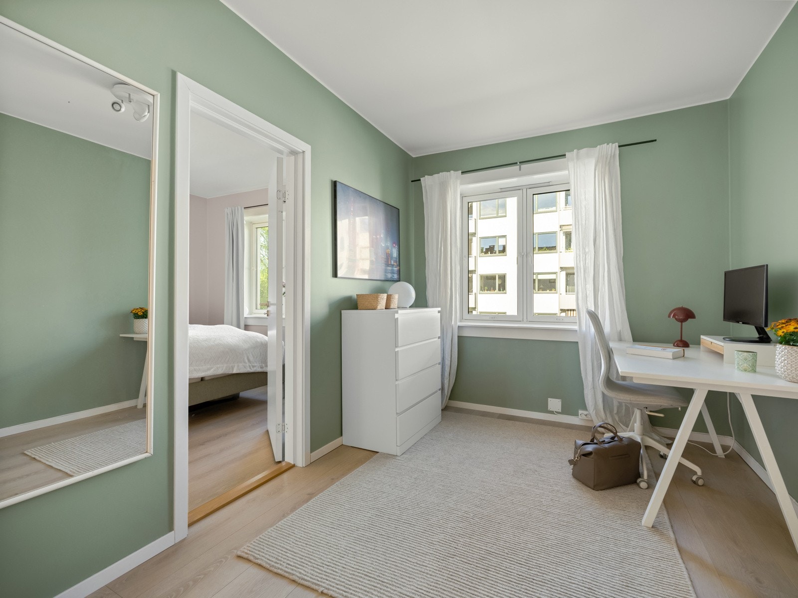 Også dette rommet er av svært god størrelse, og i likhet med det største vendt mot bakgården. Galleribilde