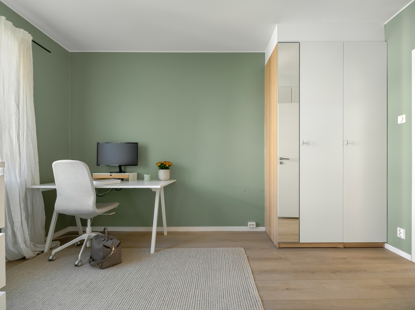 I dag har rommet gjort nytten som både hjemmekontor og barnerom. Multifunksjonelt, med andre ord! Galleribilde