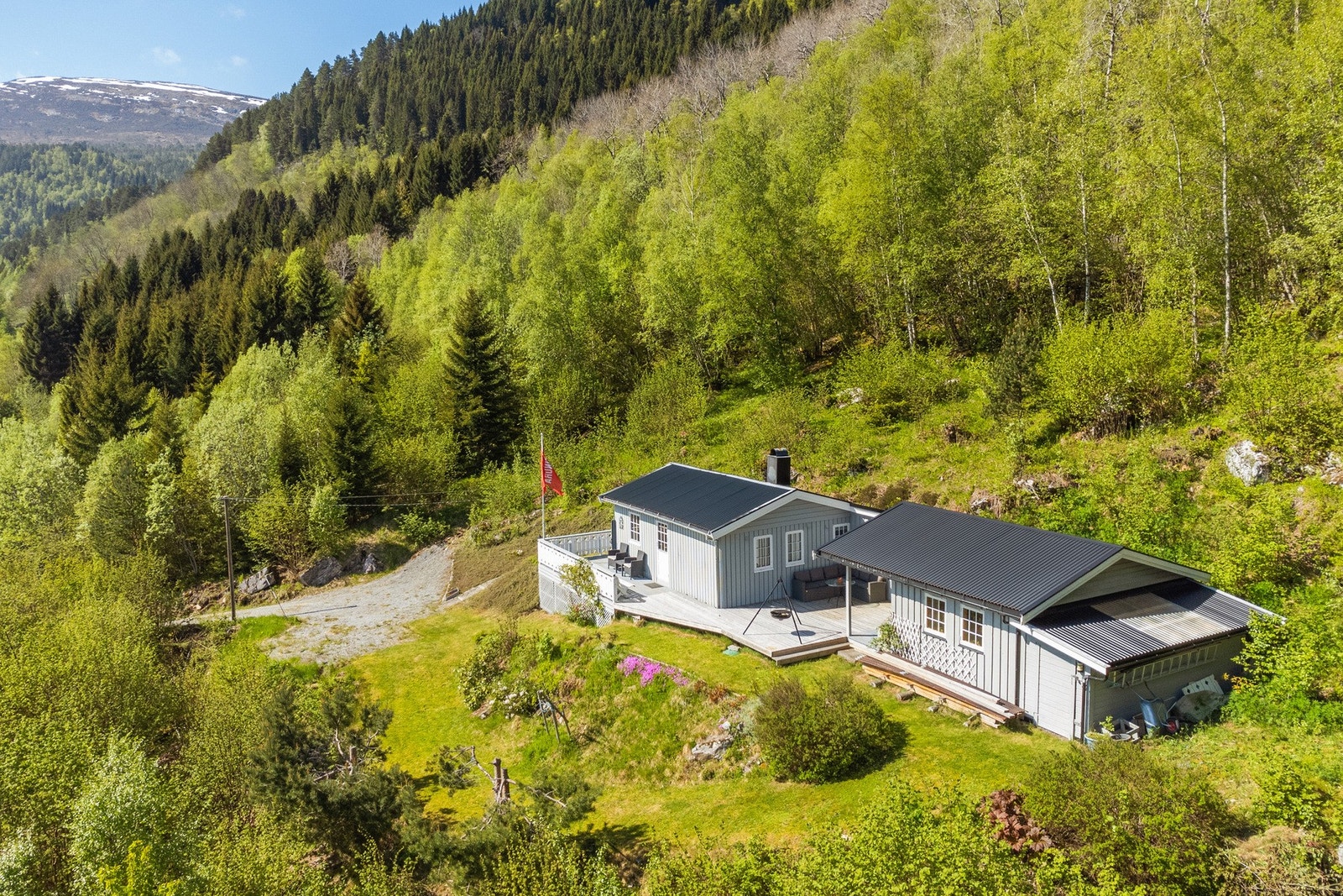 Hyttetunet er flott opparbeidet. Galleribilde