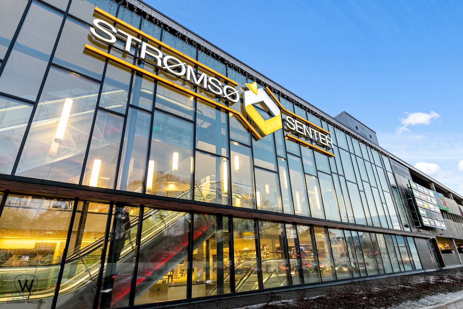 Strømsø Senter, et moderne kjøpesenter med gratis parkering, tilbyr variert shoppingopplevelse. Galleribilde