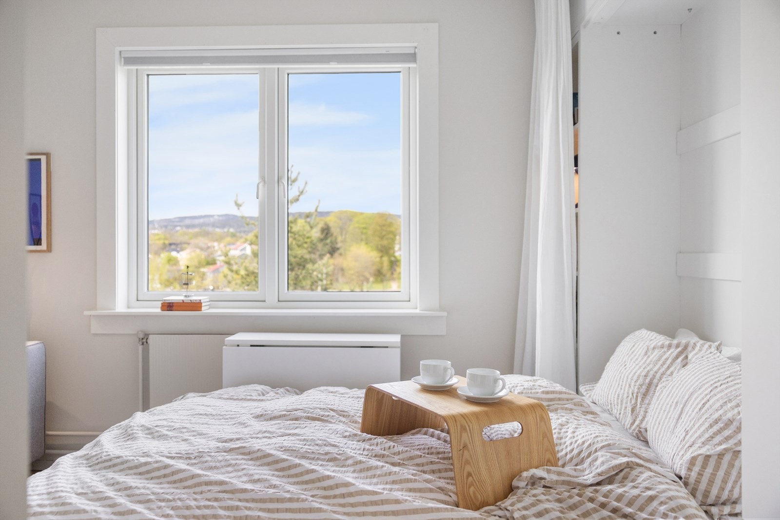 Den gode takhøyden gir en særdeles lys og luftig atmosfære. Galleribilde