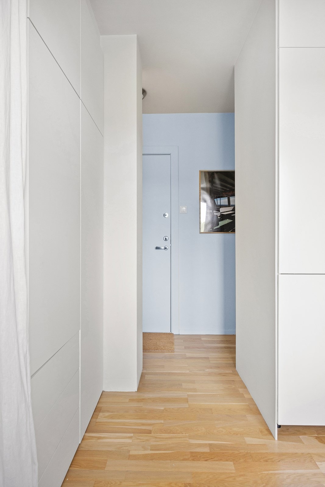 Godt med oppbevaringsmuligheter i både entré og stue. Galleribilde