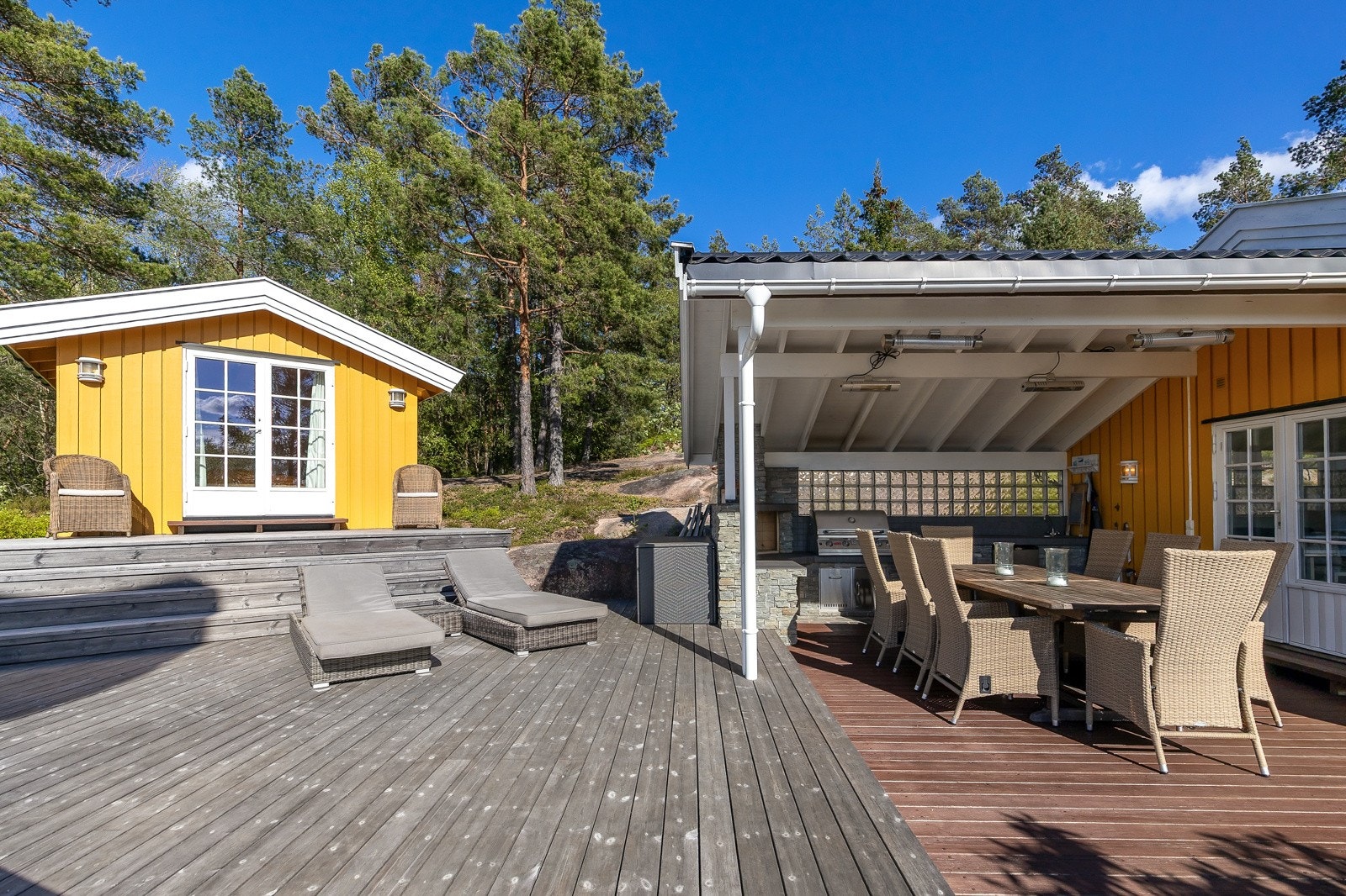 Her har du terrasser i flere nivåer så man kan nyte fjordutsikten i all sin prakt. Galleribilde