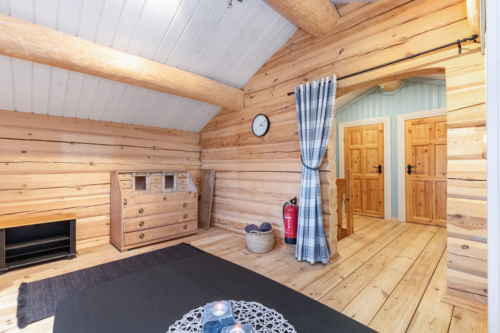 Oppe er det loftstue med flere bruksmuligheter Galleribilde