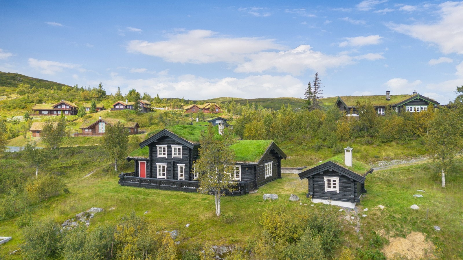 Gode muligheter for aking og skileik rett ved tomten, skiløypene går like ved hytta så her kan man skli rett inn i løypene som tar deg milevis avgårde Galleribilde