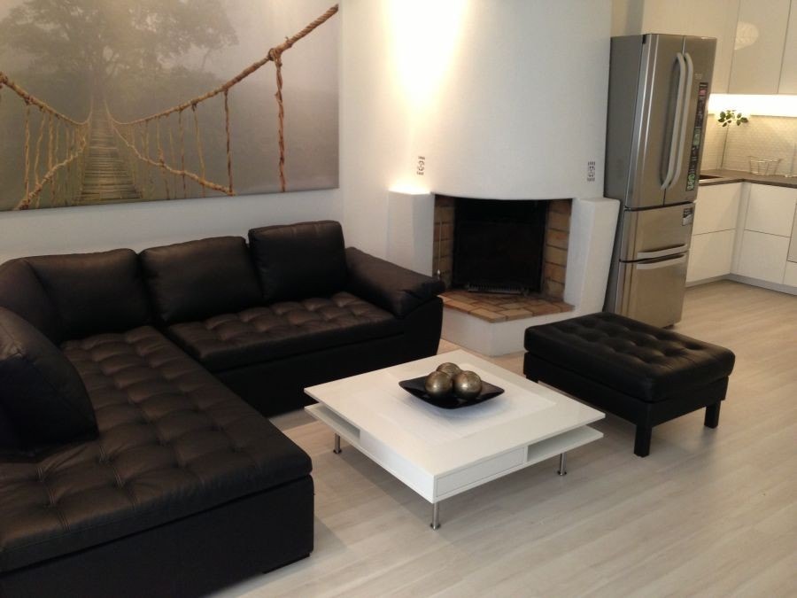 Stue med koselig peis Galleribilde