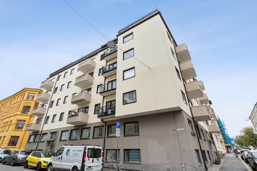 Moderne boligblokk med felles takterrasse Galleribilde