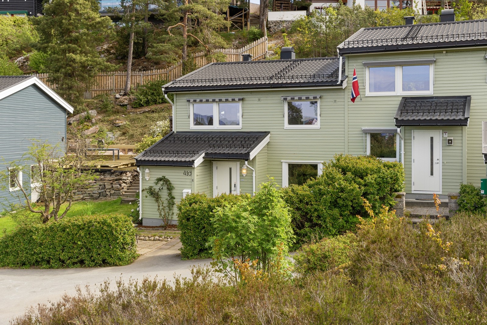 Finn Eiendom har for første gang i 2024 gjennomført kåringen "Norges beste nabolag" og Sloreåsen er vinner av kategorien "Tryggeste uteområder for barn" Galleribilde
