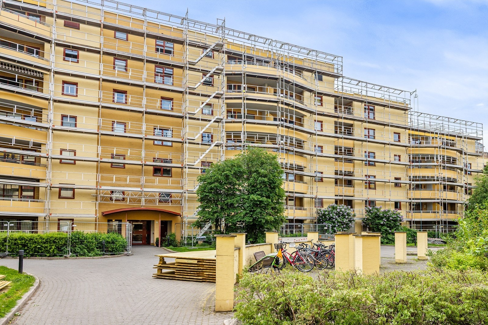 Det pågår for tiden en fasaderehabilitering. For en fullstendig oversikt over planlagte arbeider, se salgsoppgaven. Galleribilde