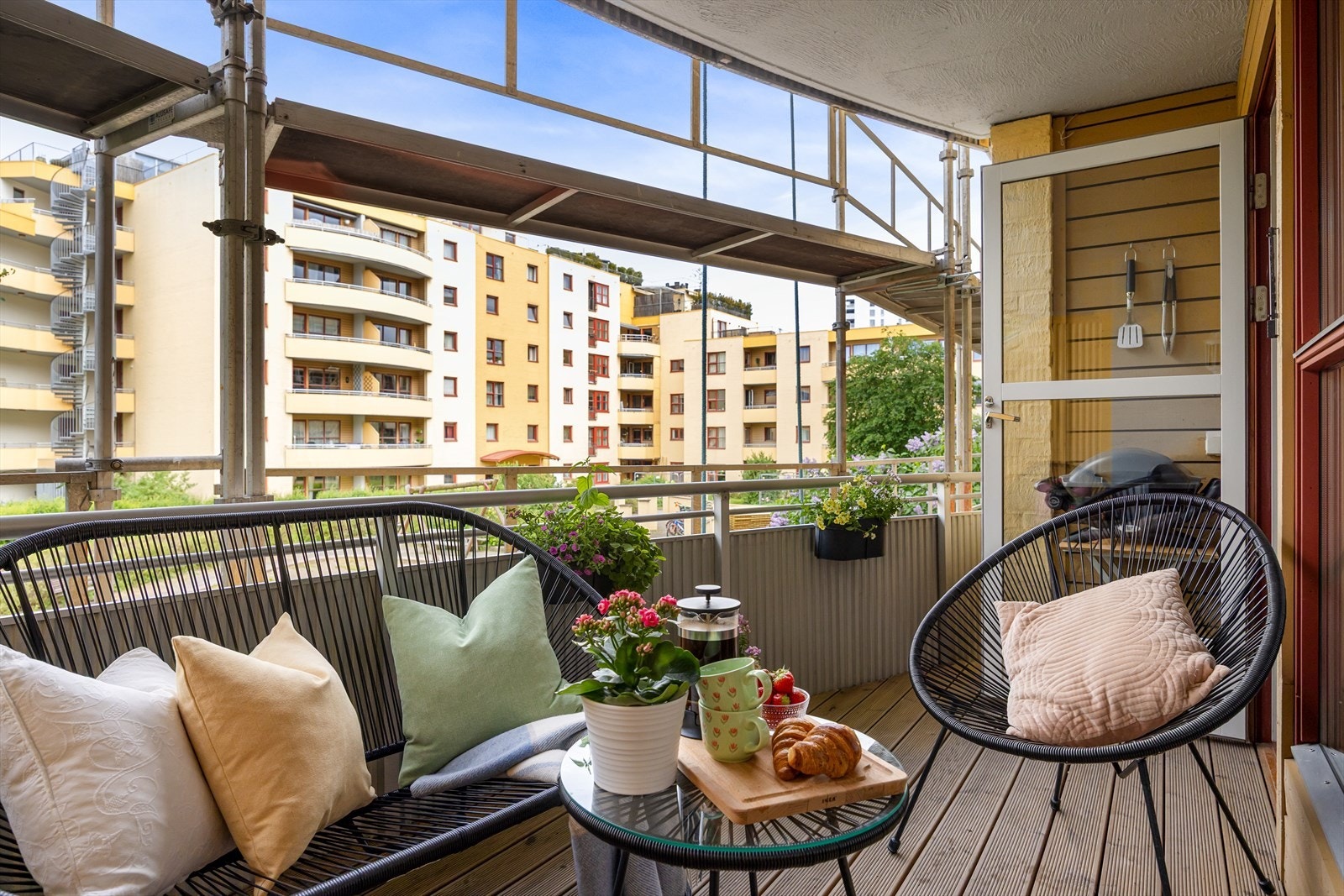 Leiligheten har en herlig balkong på 6,1 m² med utsikt mot rolige fellesarealer. Galleribilde