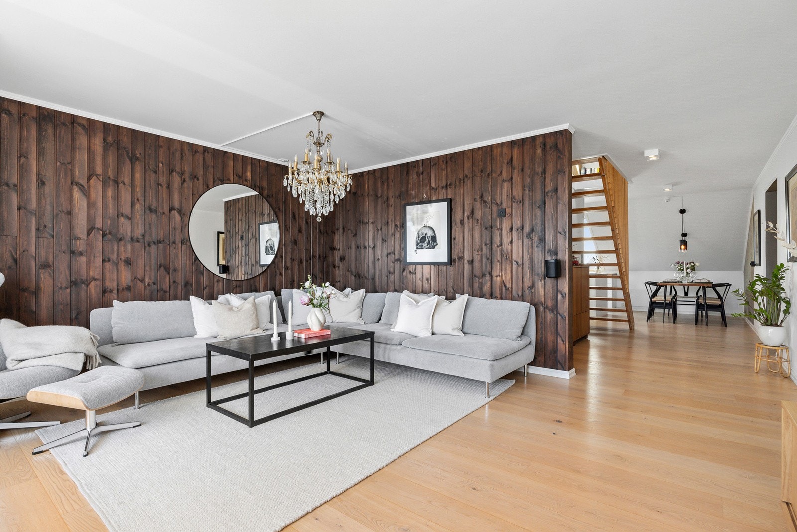 God plass til stor sofagruppe og tv-møbler Galleribilde