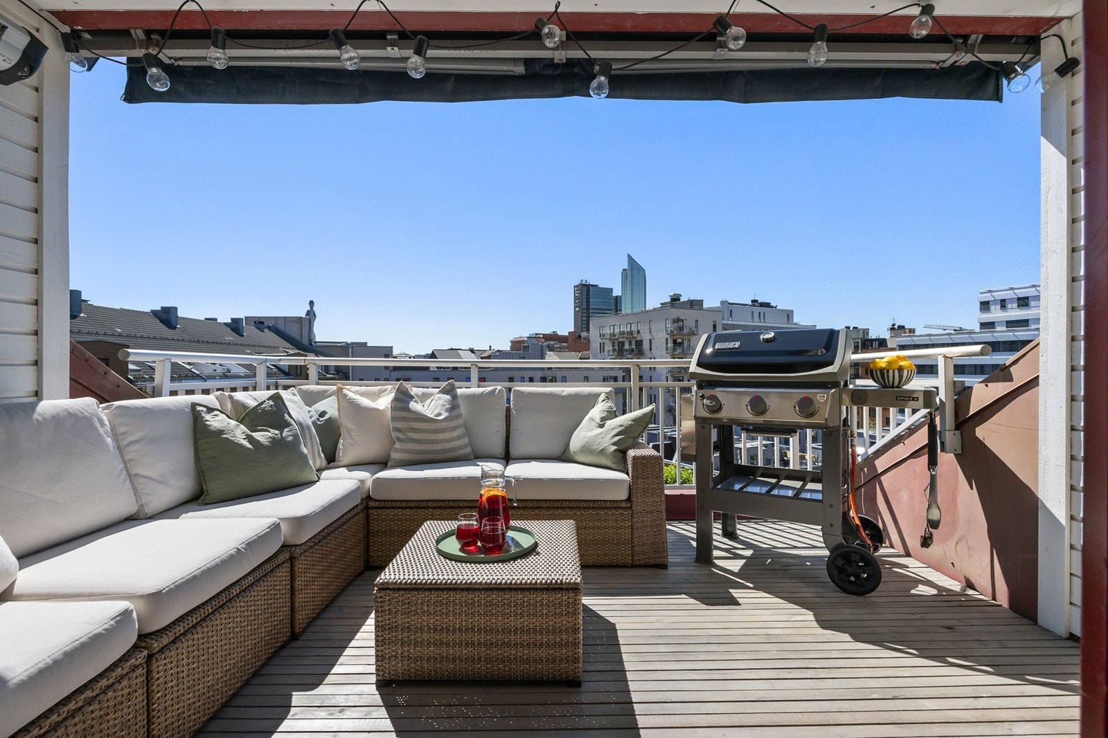 Stor og solrik sydvestvendt terrasse på 10 kvm Galleribilde