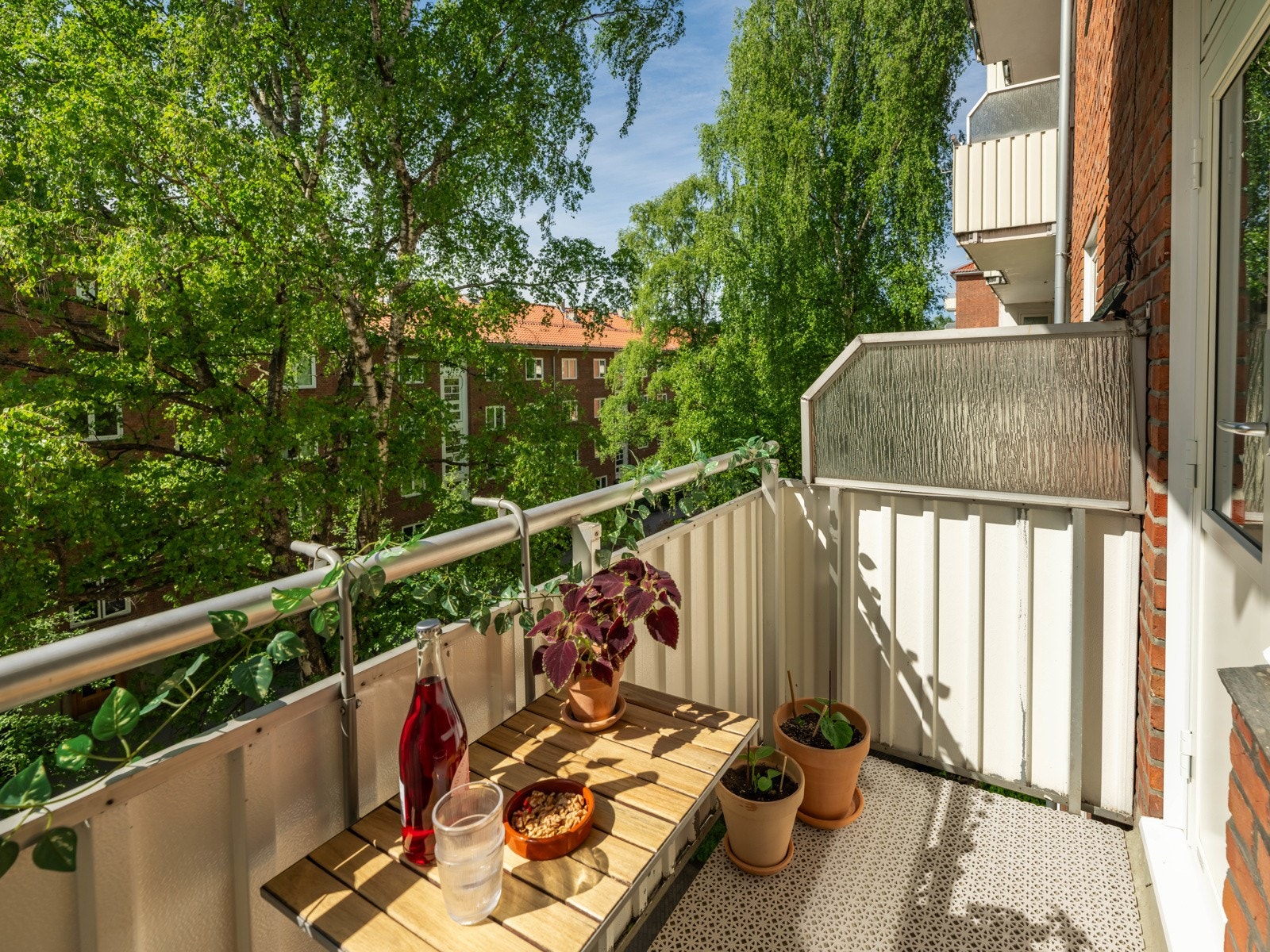 Det er plass til balkongmøblement. Galleribilde