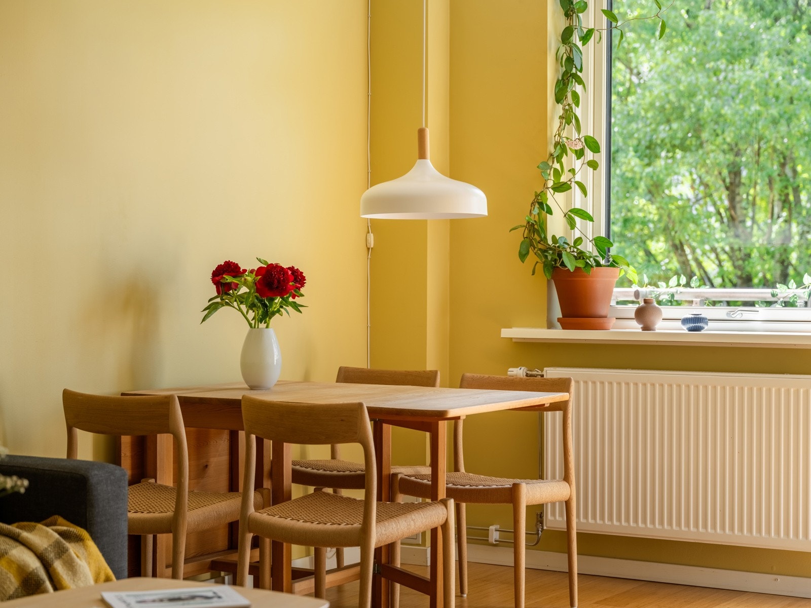 God plass til stor spisebordsgruppe. Galleribilde