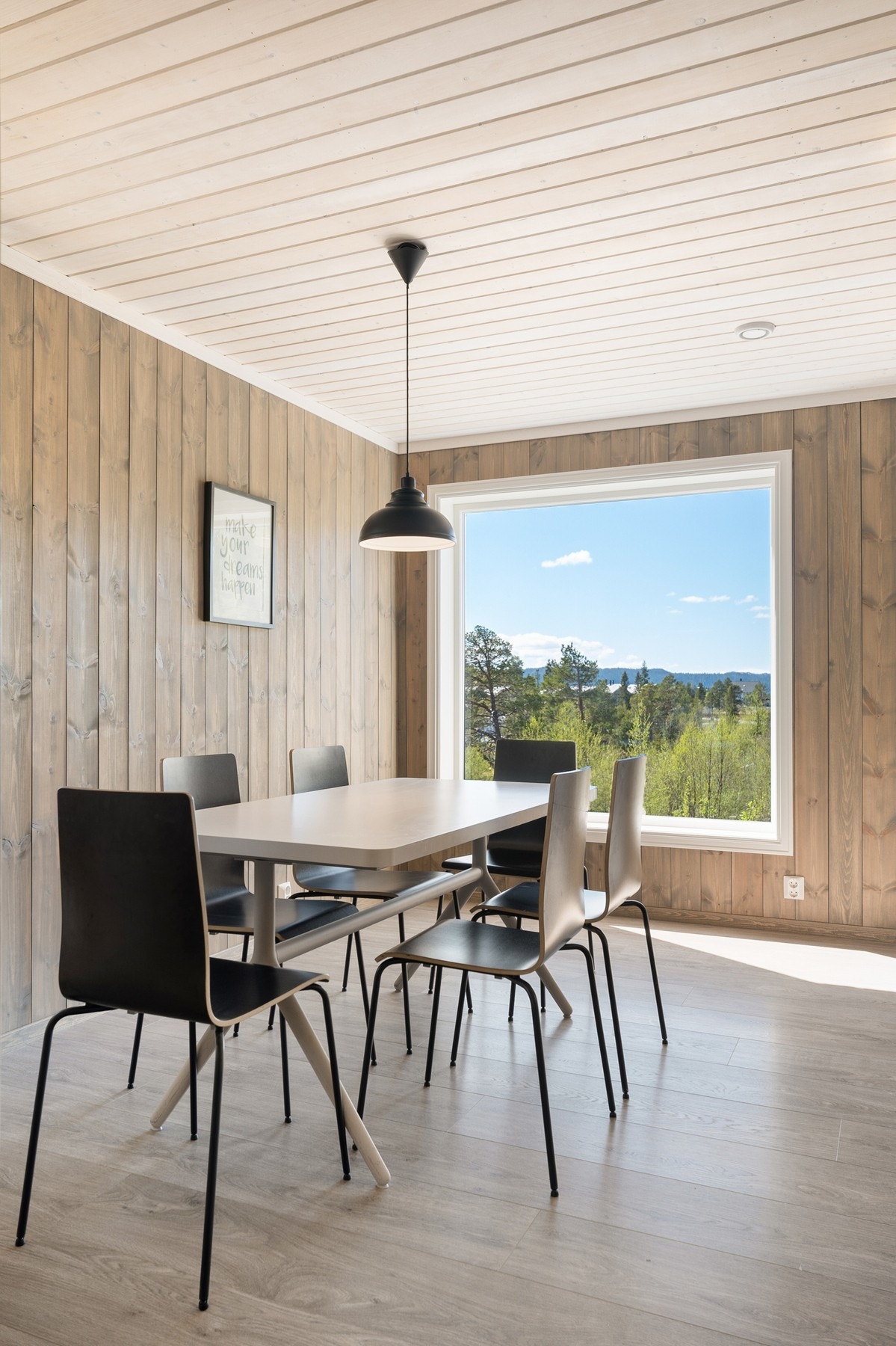 Nydelig utsikt fra kjøkkenbordet. Galleribilde