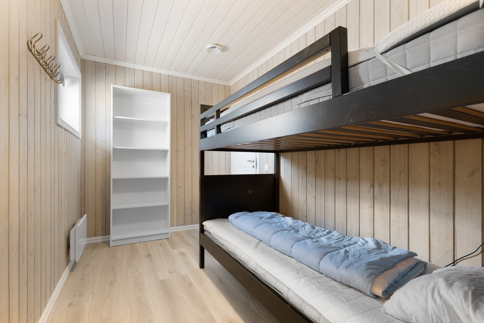 I 2.etasje finner du 3 soverom. Her er soverom innredet med køyeseng. Galleribilde