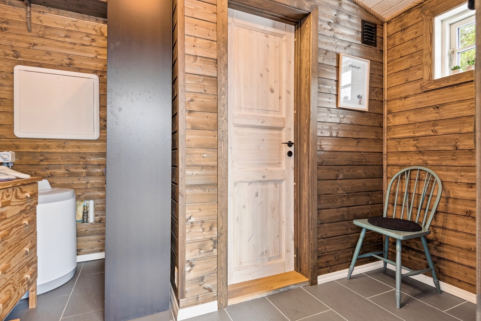 Flislagt gang m/varmekabler i nytt tilbygg fra 2020 Galleribilde