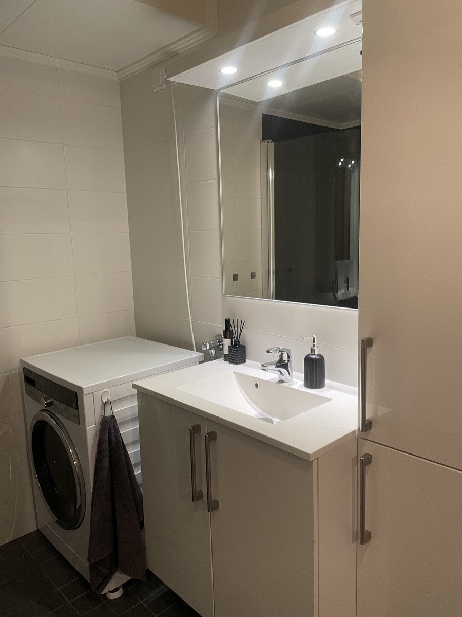 God skapplass på badet. Galleribilde