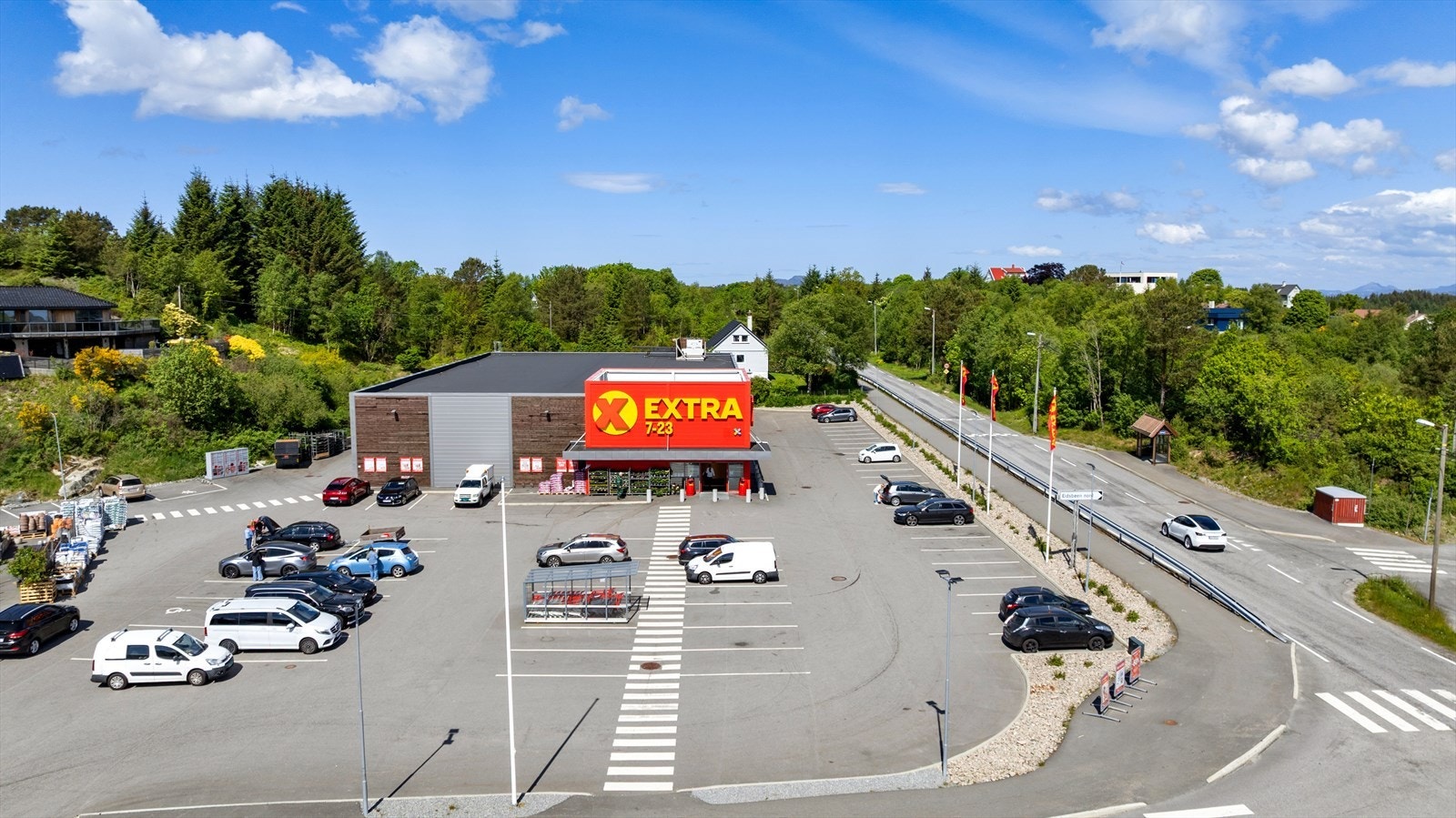 For øvrig kort gangavstand til barnehage og til Austevoll Ungdomsskole/idrettsanlegg. Galleribilde