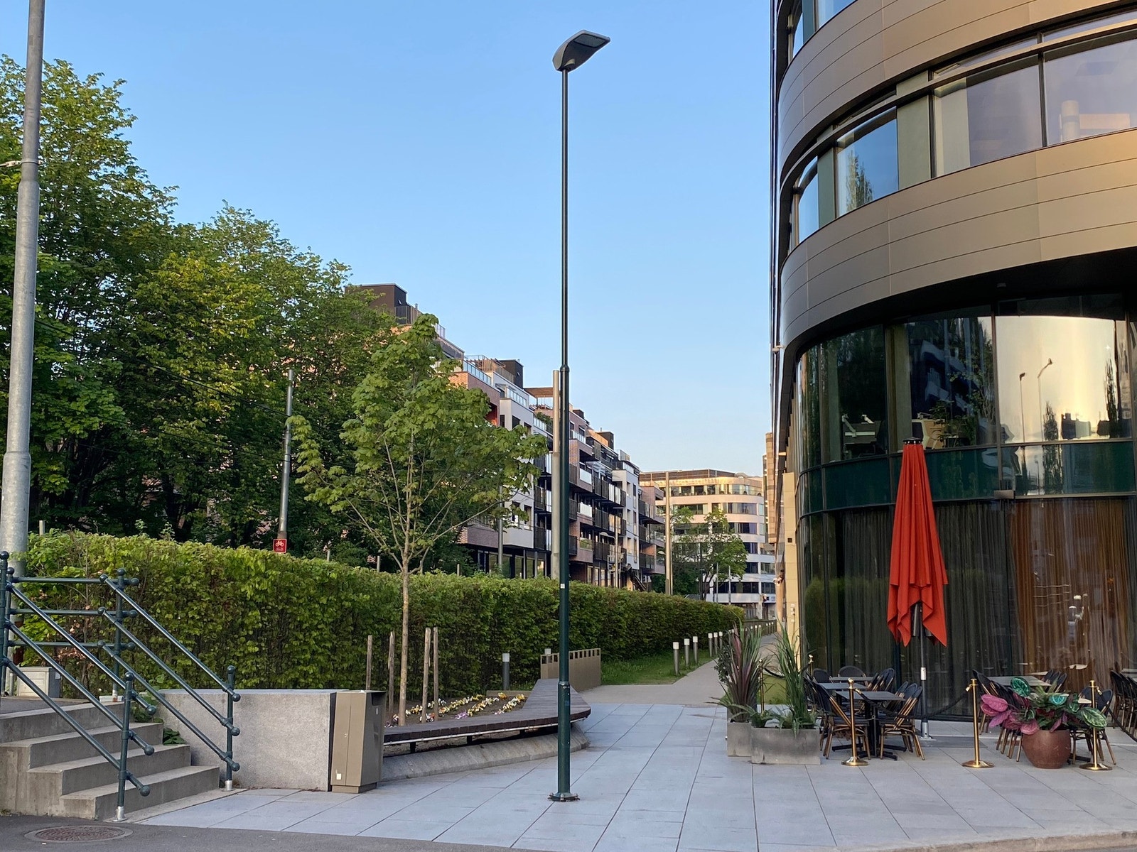 Urbant, grønt og populært boligområde med en rekke hyggelige kaféer, bakerier og restauranter i nærområdet. Galleribilde