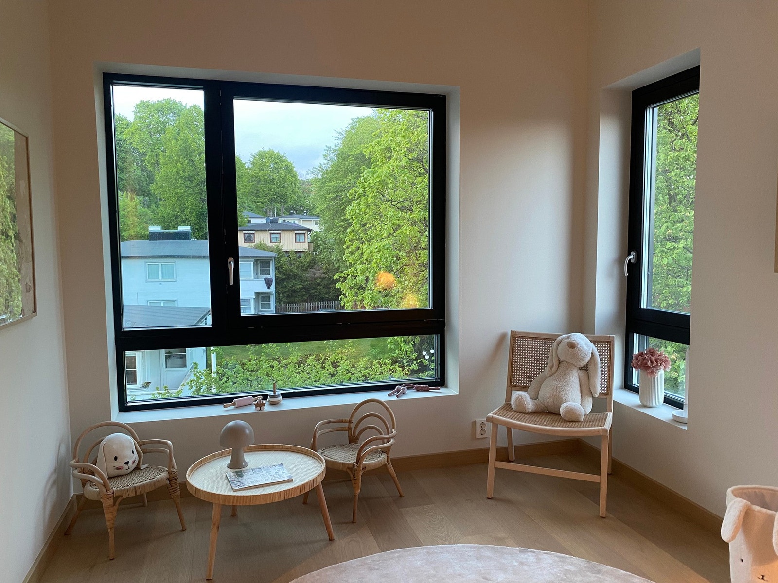 Soverom 3, vendt mot rolig villavei. Galleribilde