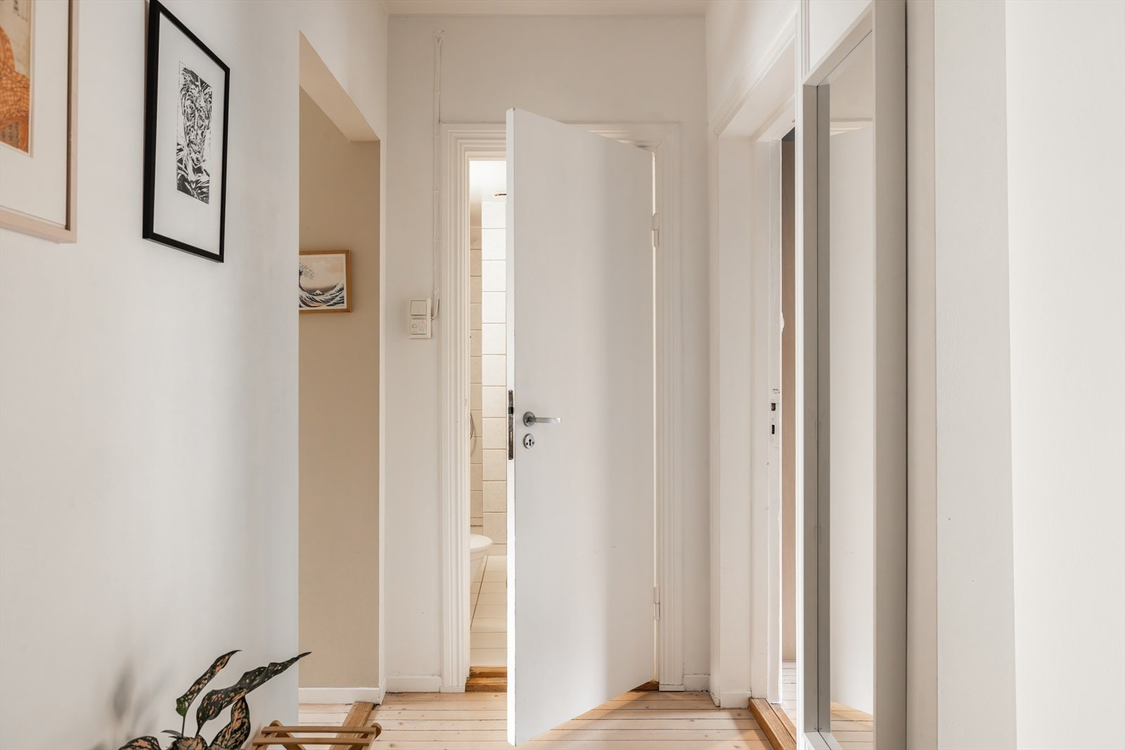 Leiligheten disponerer en kjellerbod på 7m² og en loftsbod med et gulvareal på 6m². Galleribilde