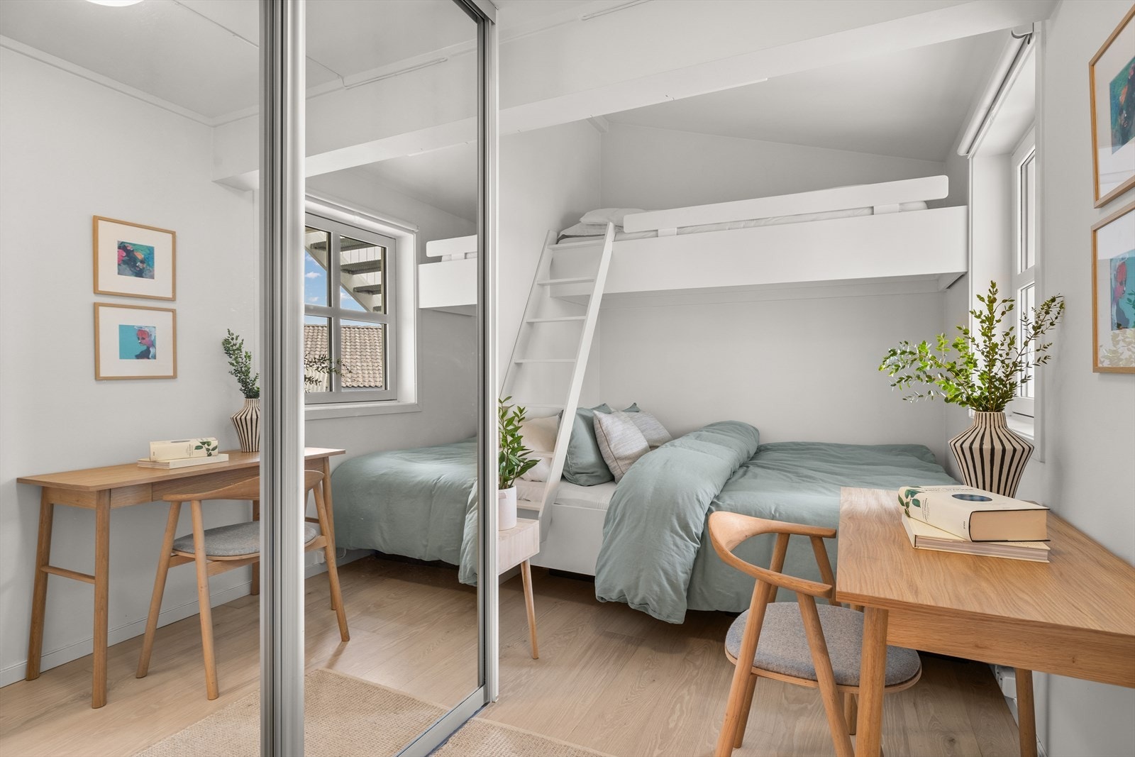 Soverom 3 har sovehems samt skyvedørsgarderobe Galleribilde