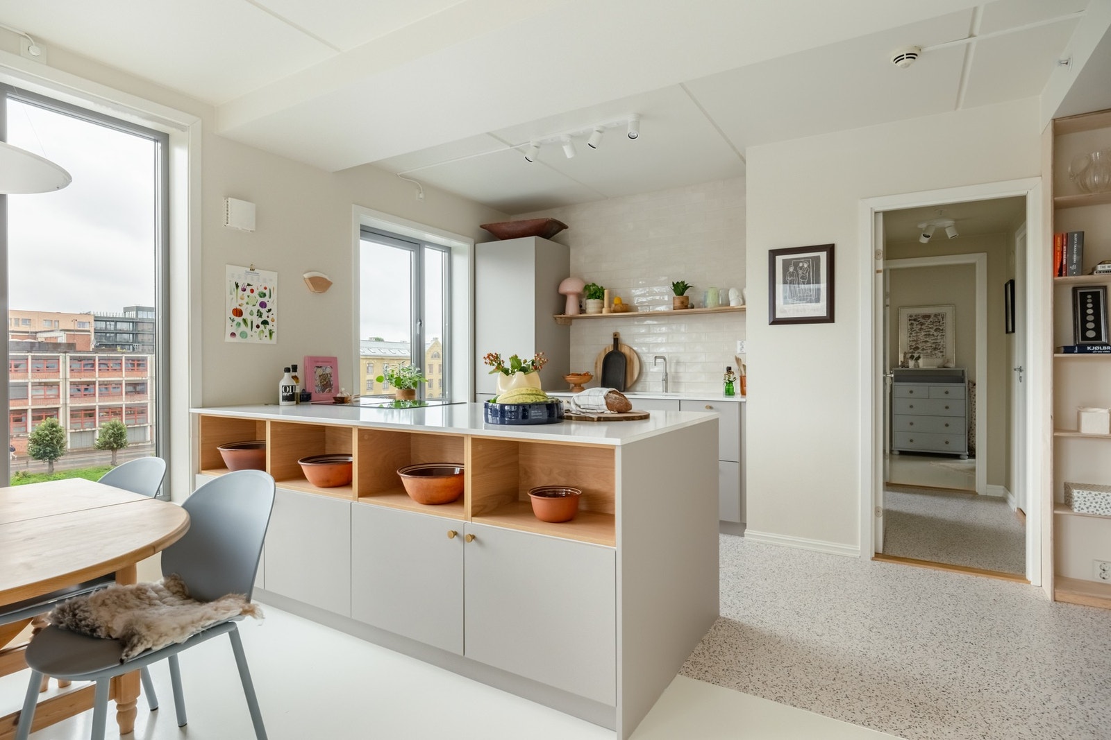 Leiligheten er pusset opp i 2023, og fremstår rett og slett som skikkelig kul. Galleribilde