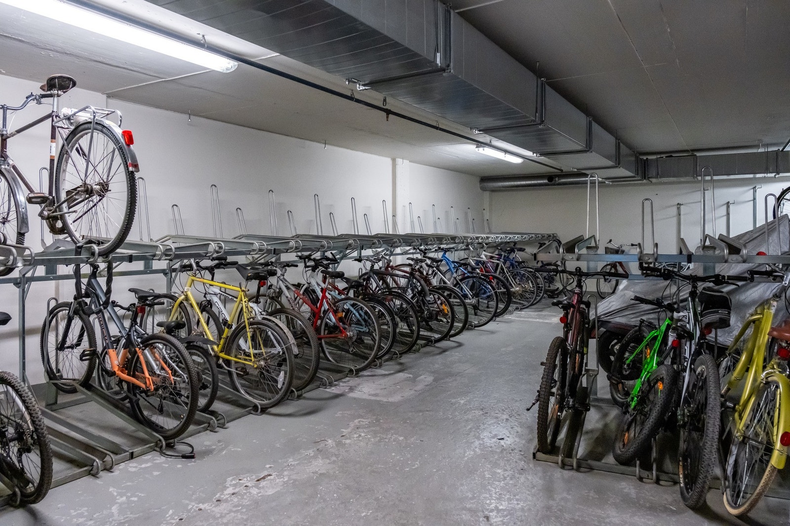 Stooort sykkerom. Galleribilde