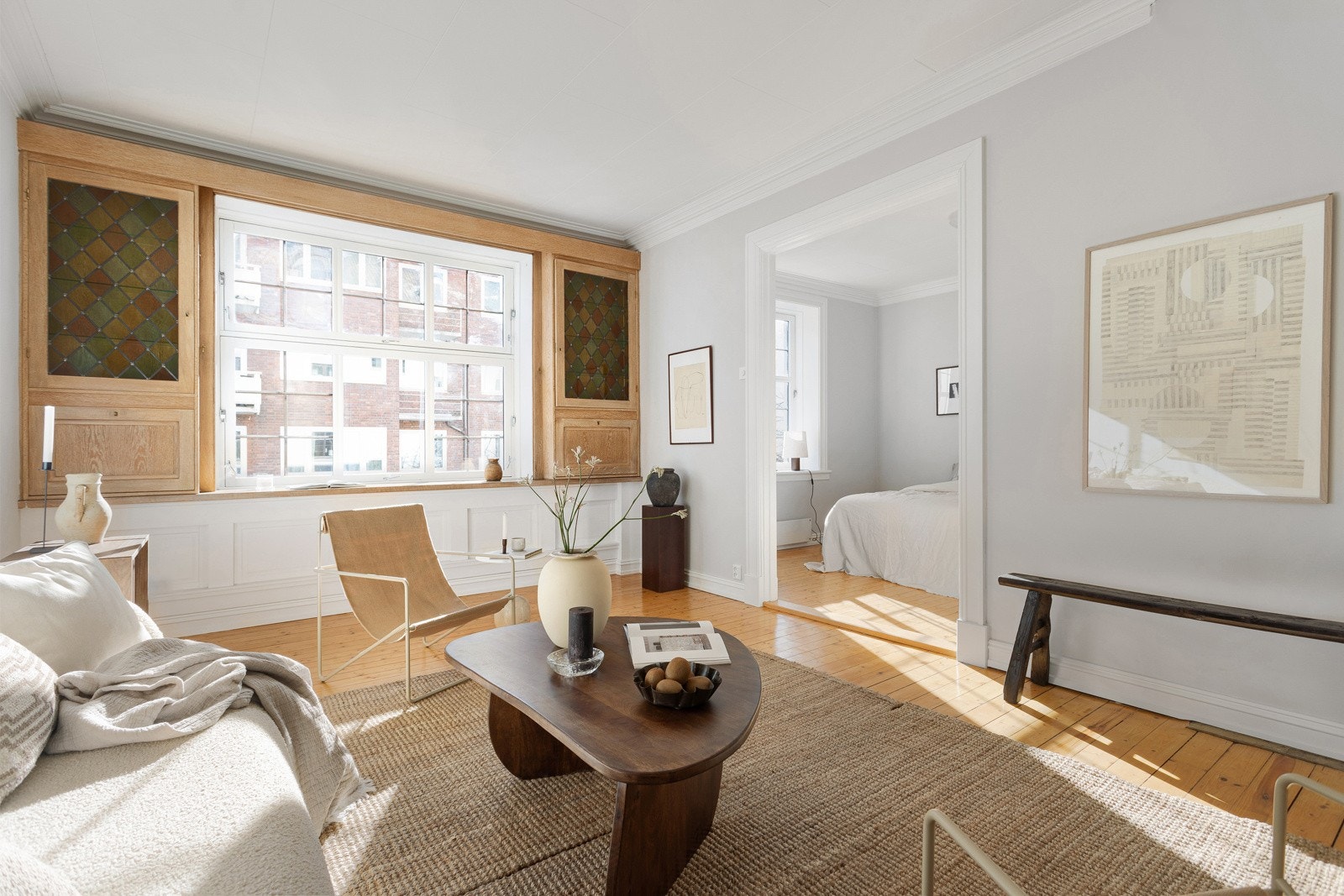 Stor åpning inn mot soverom 1 fra stuen. Galleribilde