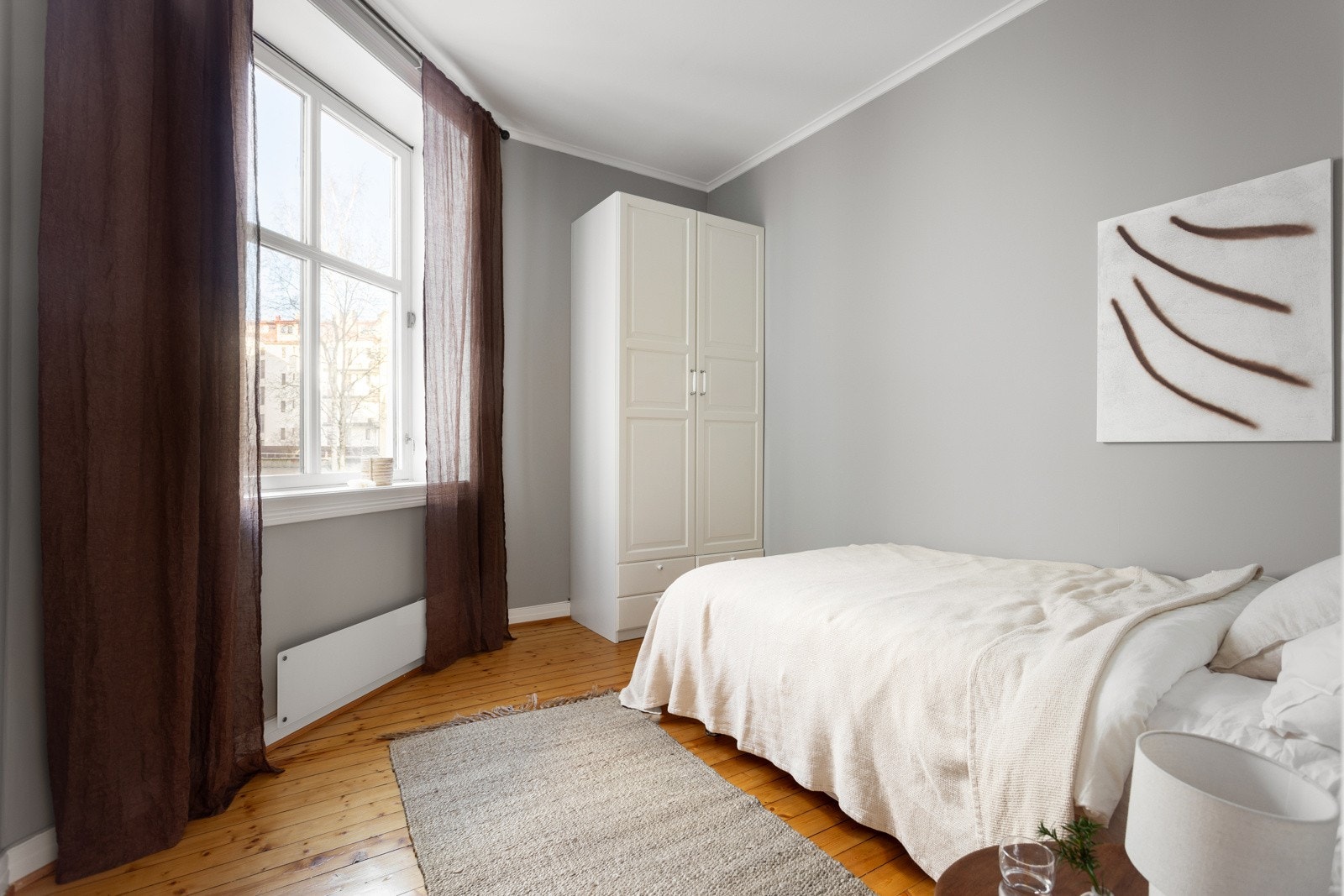 Soverom 2 vender ut mot bakgård. Galleribilde