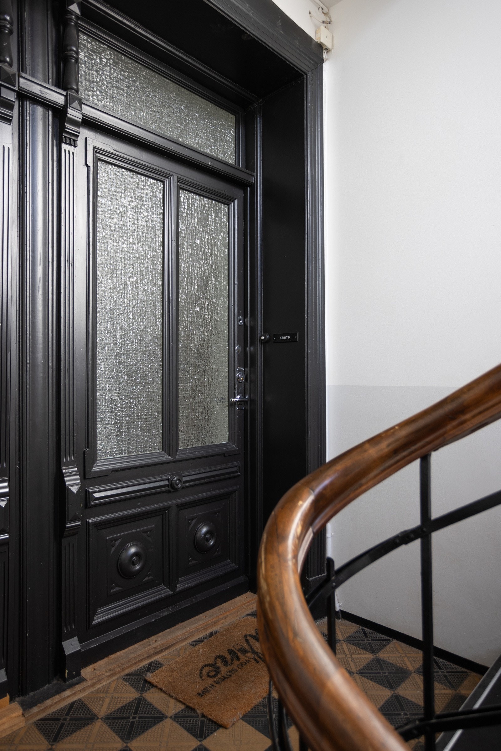 Leiligheten ligger i 2. etasje i en flott bygård fra 1914. Galleribilde