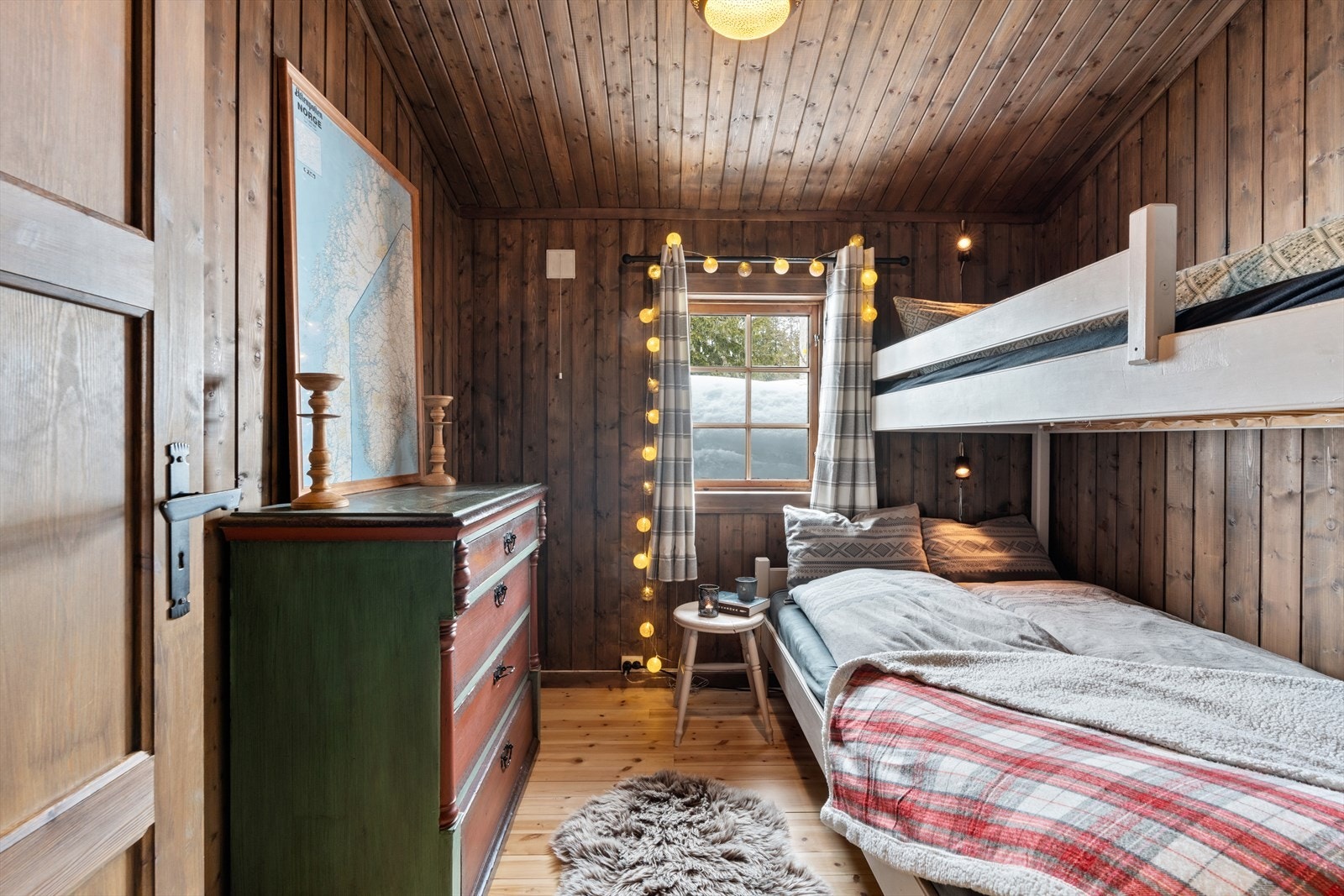 Hytta har tre soverom. Her soverom 1. Galleribilde
