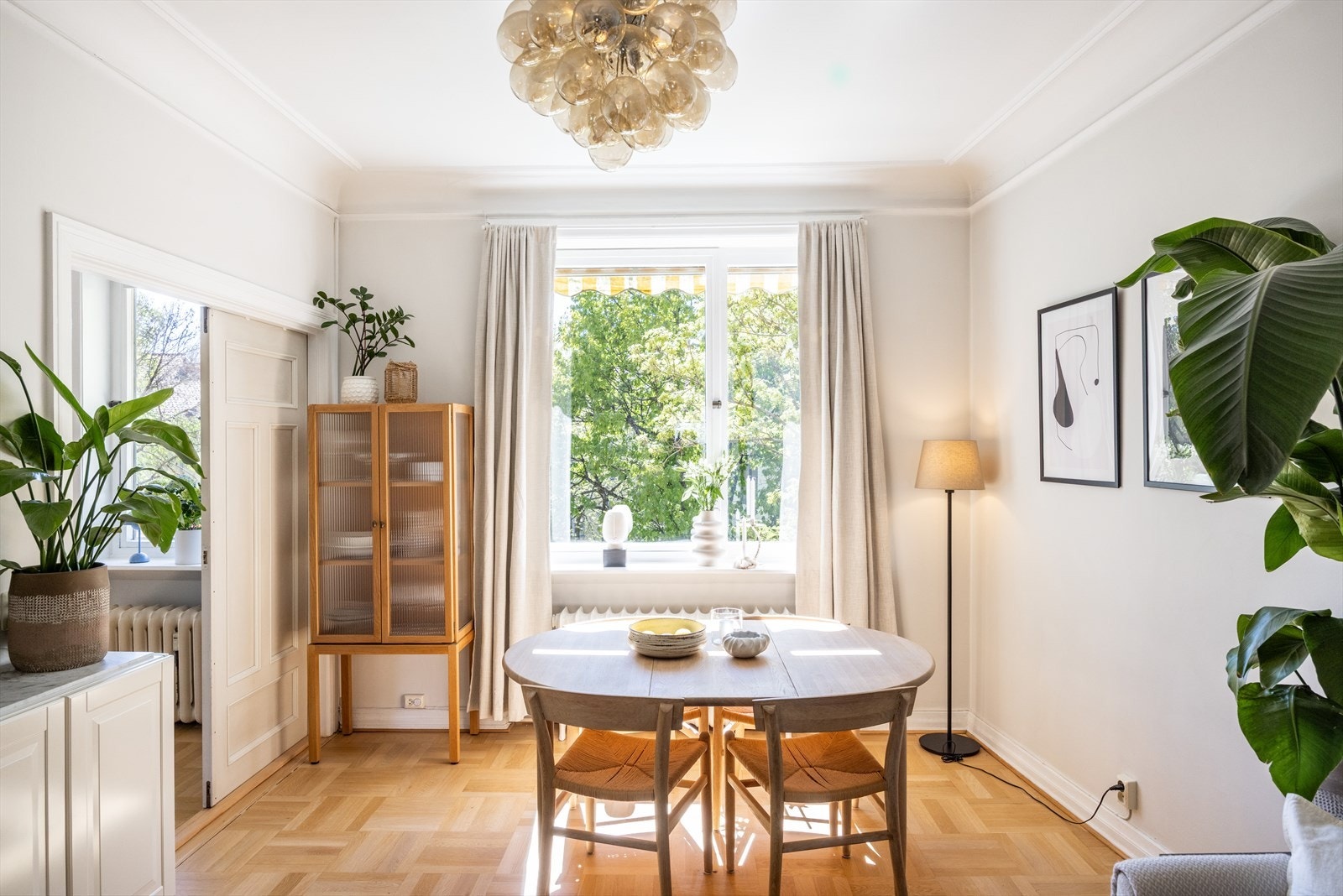 - God plass til spisebord. Perfekt for sosiale sammenkomster! - Galleribilde