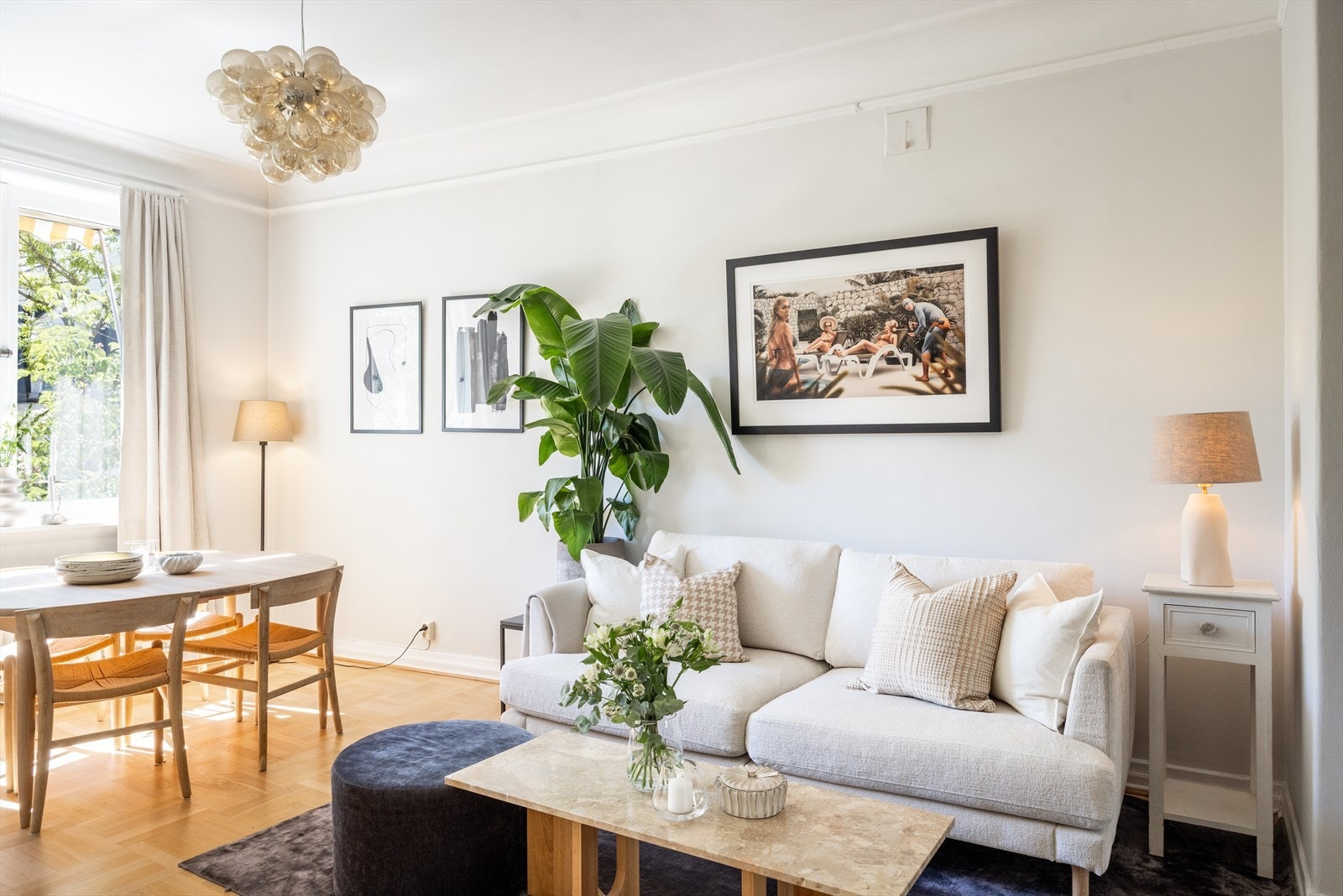 - Leiligheten er malt i delikate og tidsriktige farger - Galleribilde