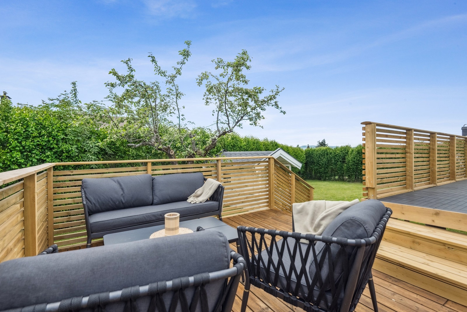 Skjermet hage med lite innsyn. Galleribilde