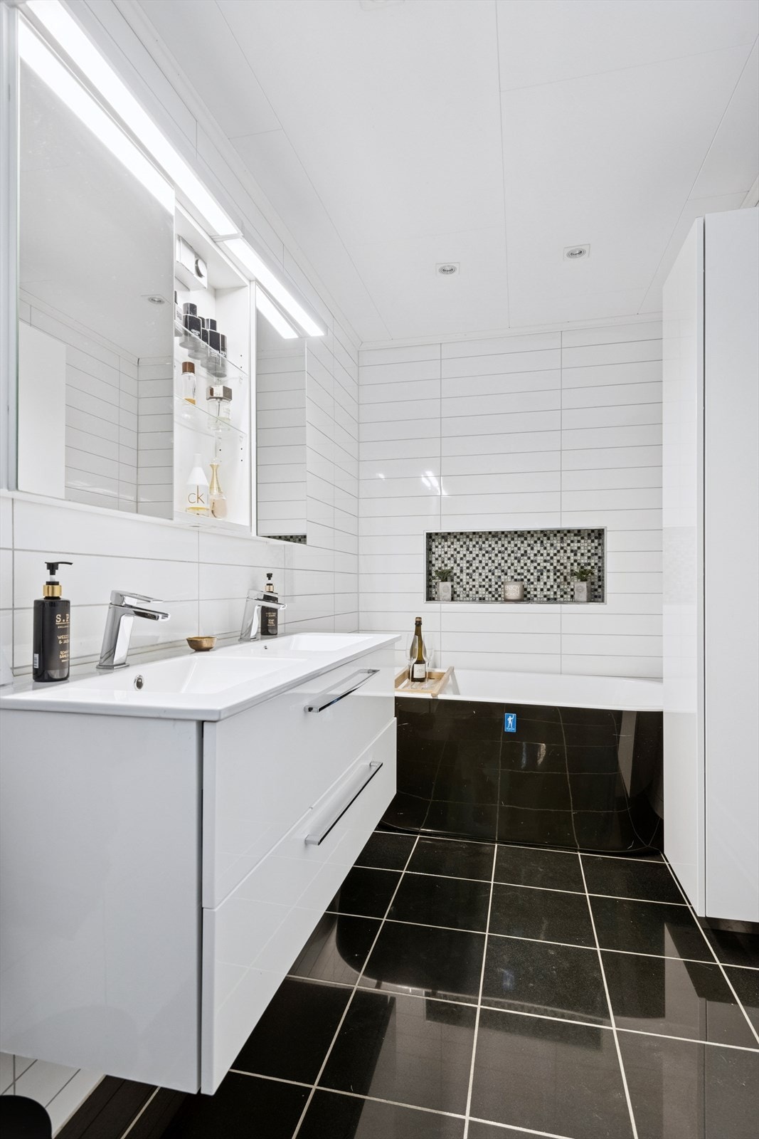 Baderom 1. etasje. Galleribilde