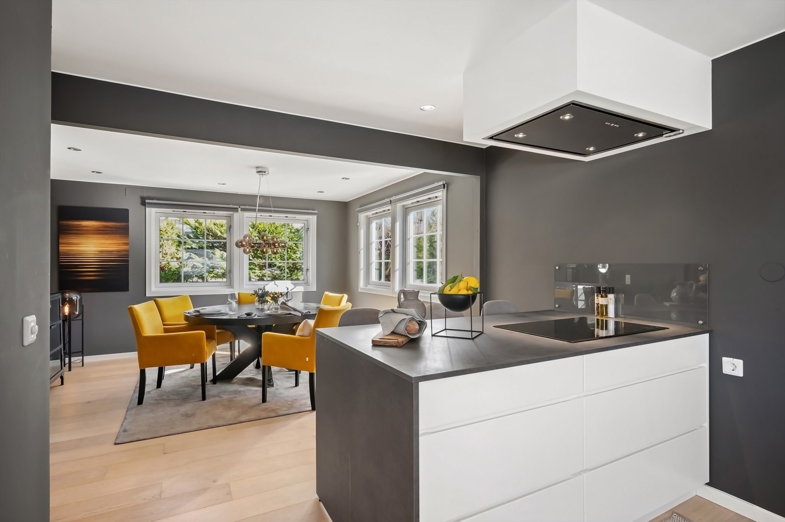 Naturlig samlingspunkt for familien og god plass å boltre seg på. Galleribilde