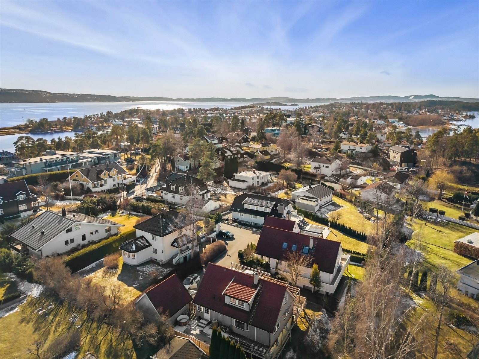 Flotte turmuligheter. Langs badehusene ned mot Halden brygge, Storøya rundt og til Oksenøykilen. Langs sjøen bort til Lysaker -over Lagåsen og tilbake gjennom Storøya. Galleribilde
