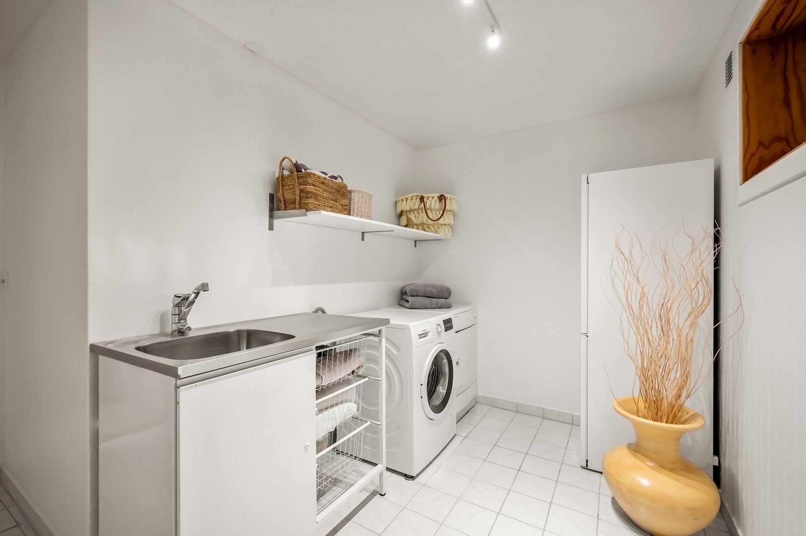 Vaskerom tilhørende hoveddel. Galleribilde