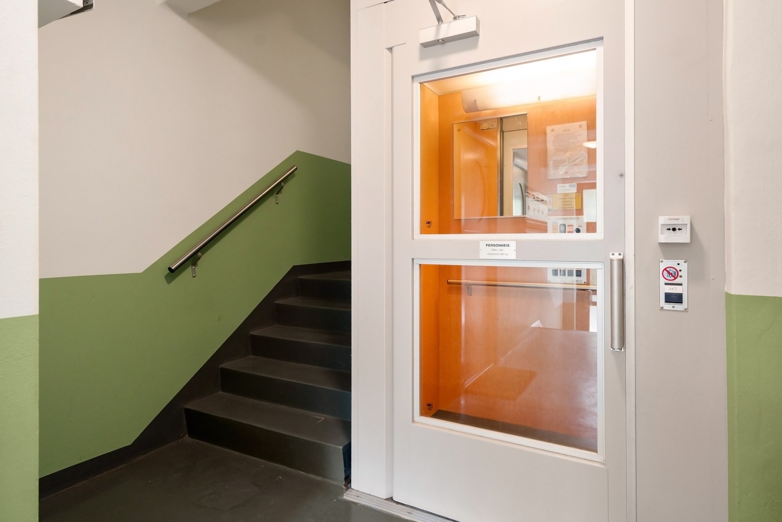 I oppgangen er det heis og trappefri adkomst til leilighetsplan Galleribilde