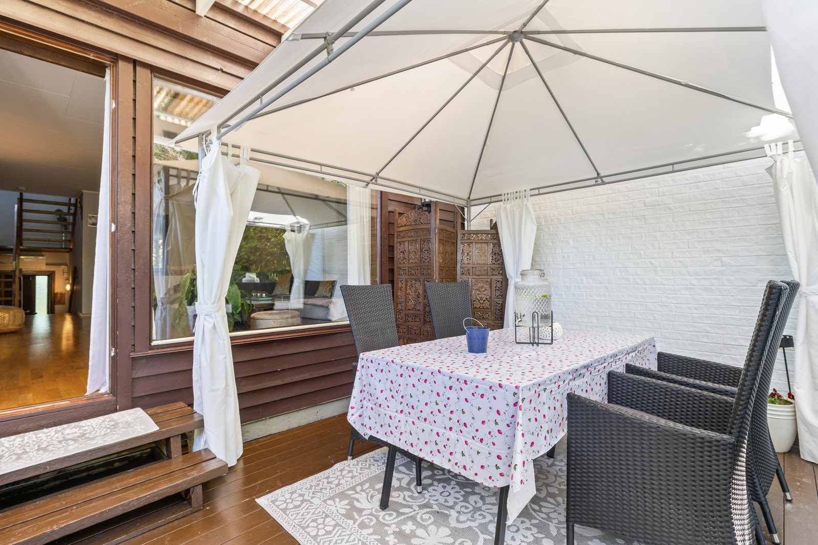 Fra stuen har du utgang til boligens terrasse, målt til hele 20 m² Galleribilde