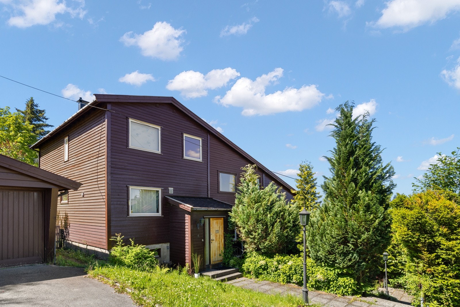 Dette barnevennlige og fredelige villaområdet byr på gode oppvekstsvilkår med kort gange til flotte turområder, skoler, barnehager og fritidstilbud. Galleribilde