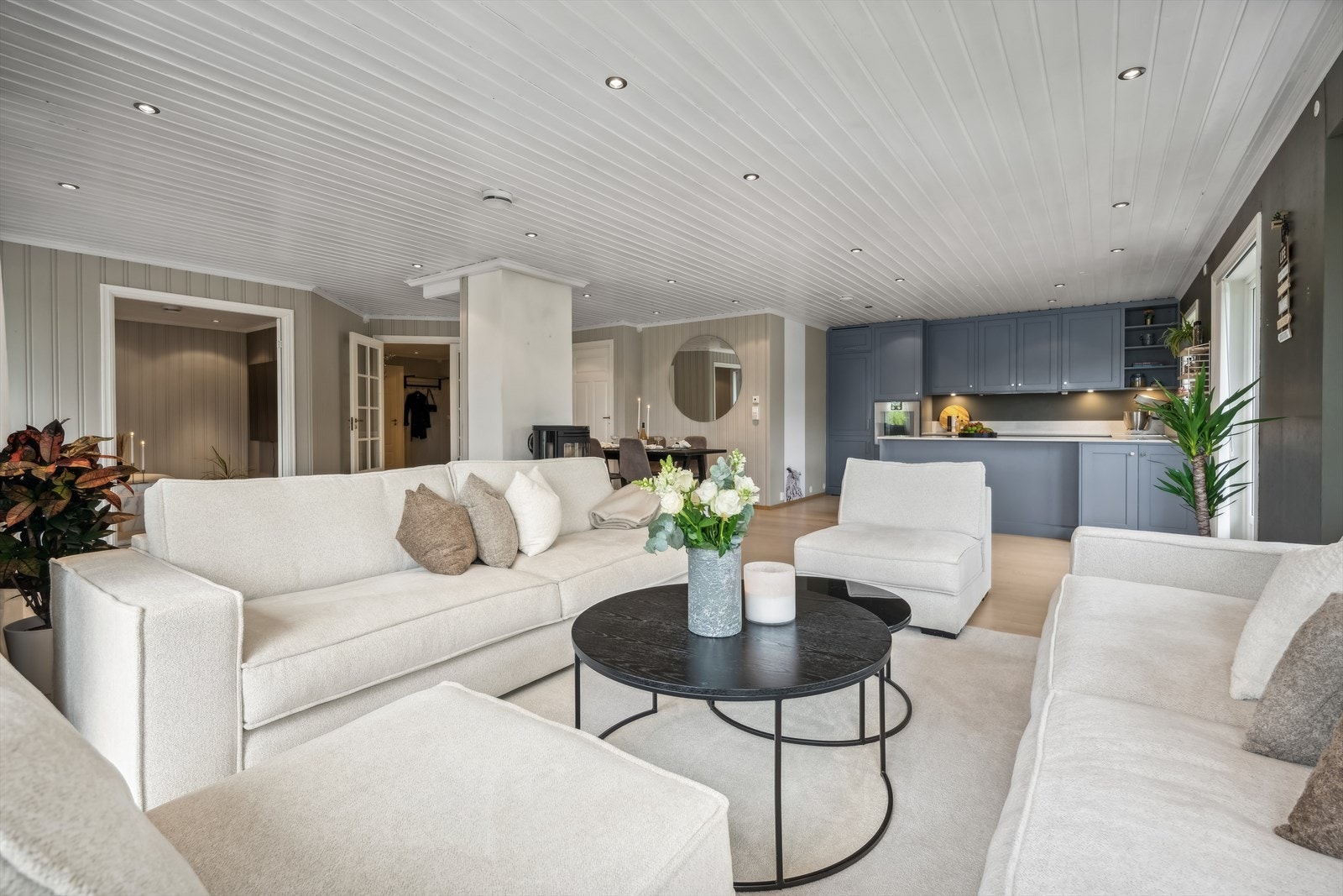 Her er det god plass til å møblere i flere soner for å skape den stuen du selv ønsker. Galleribilde