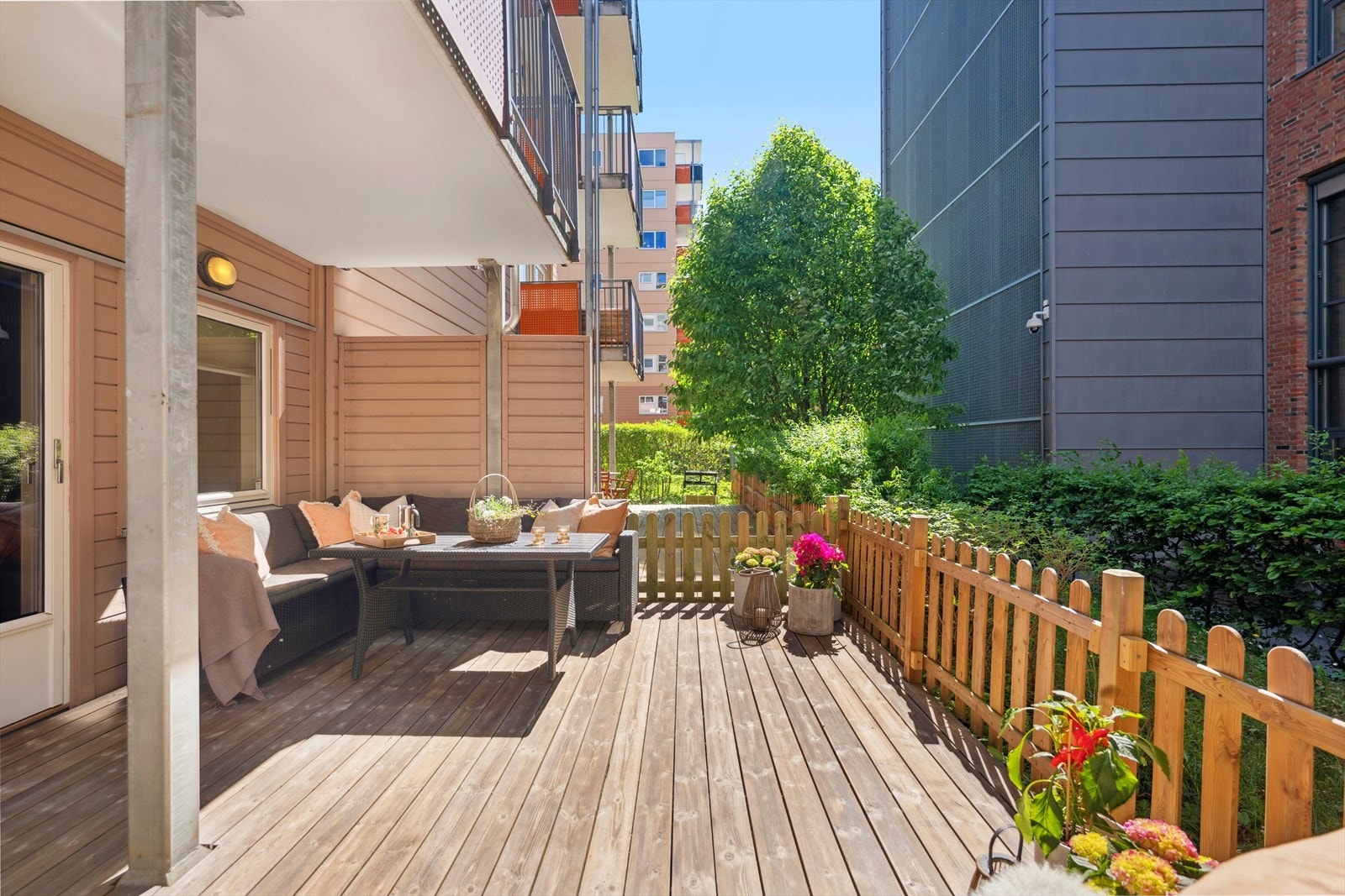 Boligen kan by på en nydelig markterrasse på hele 19 m² Galleribilde