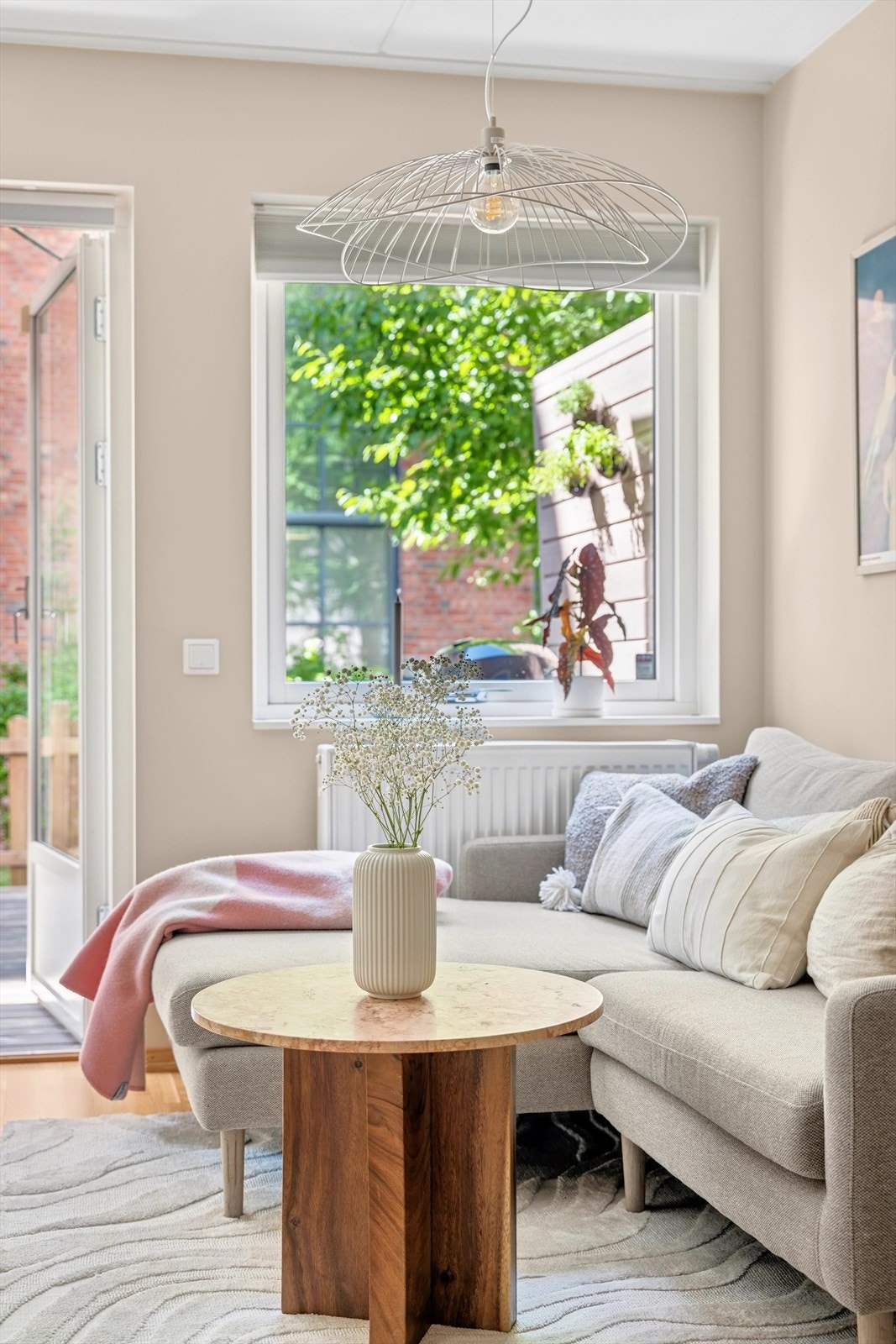 Boligen er oppvarmet med radiatorer tilknyttet felles varmtvannsforsyning Galleribilde