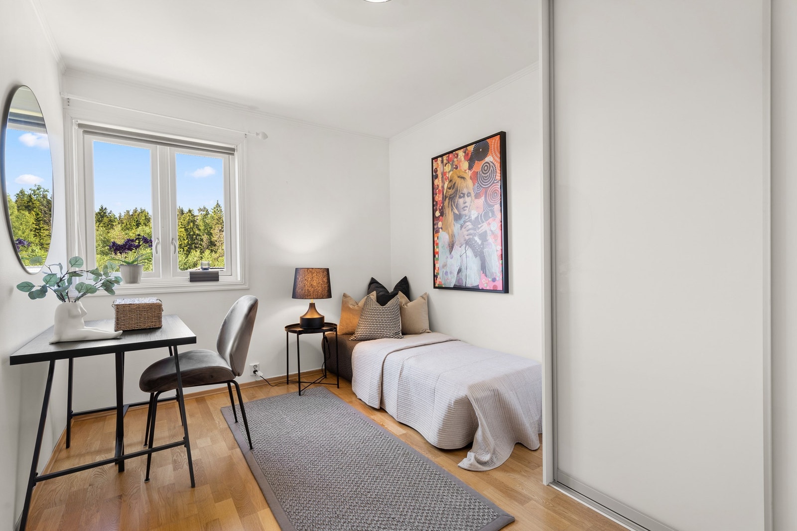 Soverom lll - Integrert garderobe, plass til seng og pult Galleribilde