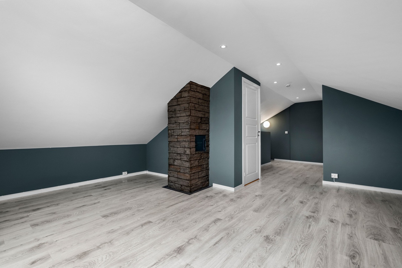 Stor loftetasje som måler 17,8 kvm og som ble oppgradert i 2021 Galleribilde