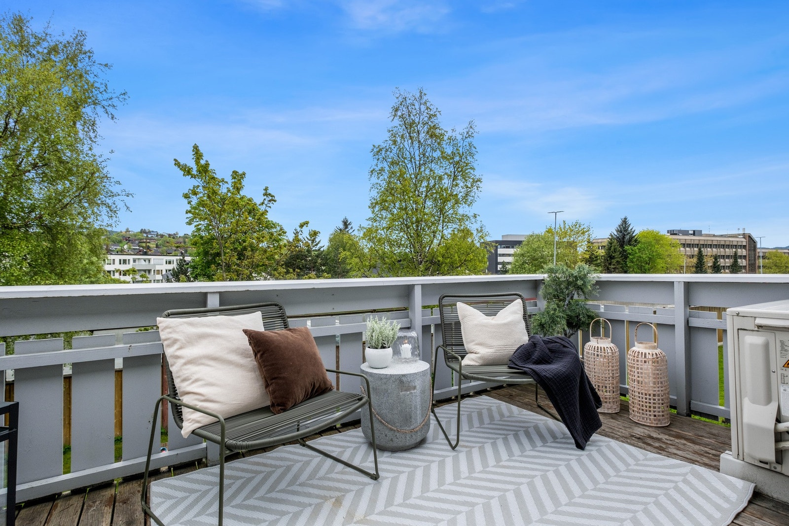 Flott sørvendt terrasse med fantastiske solforhold Galleribilde