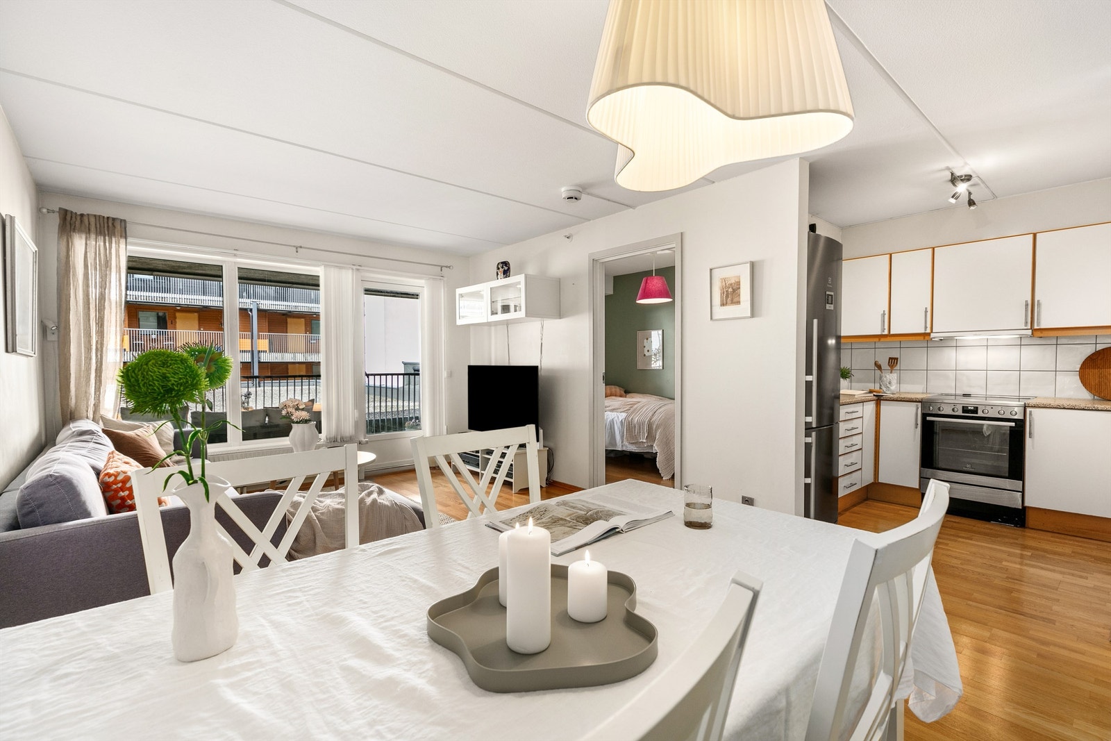 Stillverksveien 8 ligger plassert sentralt i Lillestrøm syd, med 2 min gange til Lillestrøm togstasjon som tar deg til Oslo S på 10 minutter! Galleribilde